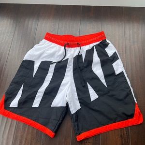 Nike Men's Throwback Woven Loose Fit Basketball Shorts (New without tags)